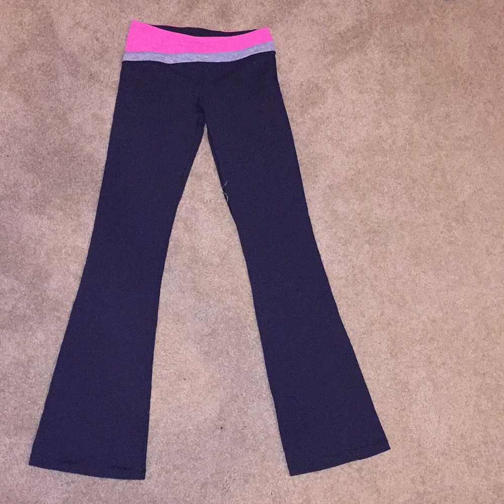 Black Ivivva yoga pants
